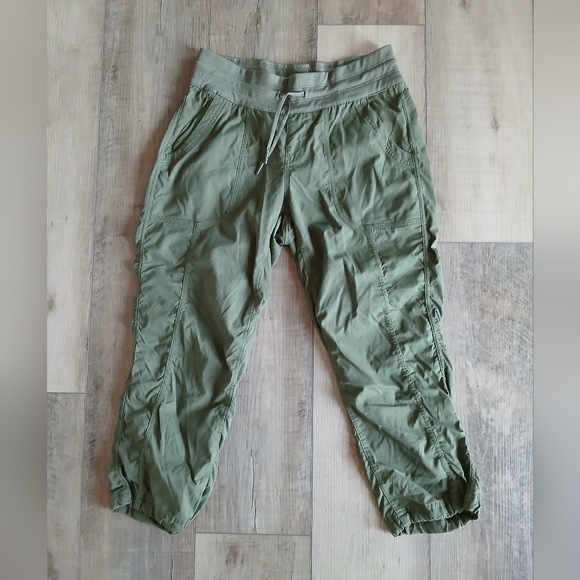 The North Face Aphrodite Capri Women's pants, Size S in army green - Picture 3 of 6
